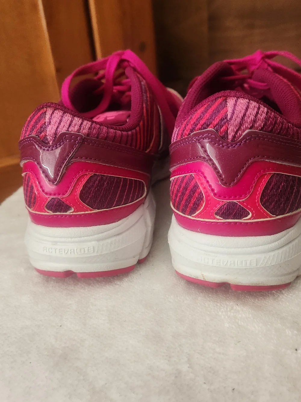New Balance 750 V1 Running Shoe-walking- Athletic Shoe Womens Sz 9